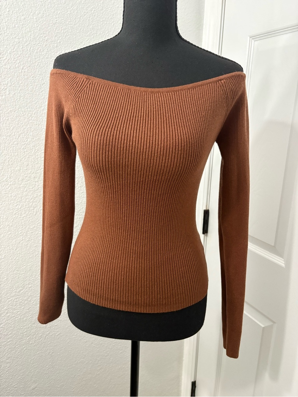 Women's Off-the-Shoulder Ribbed Sweater in Chestnut Brown